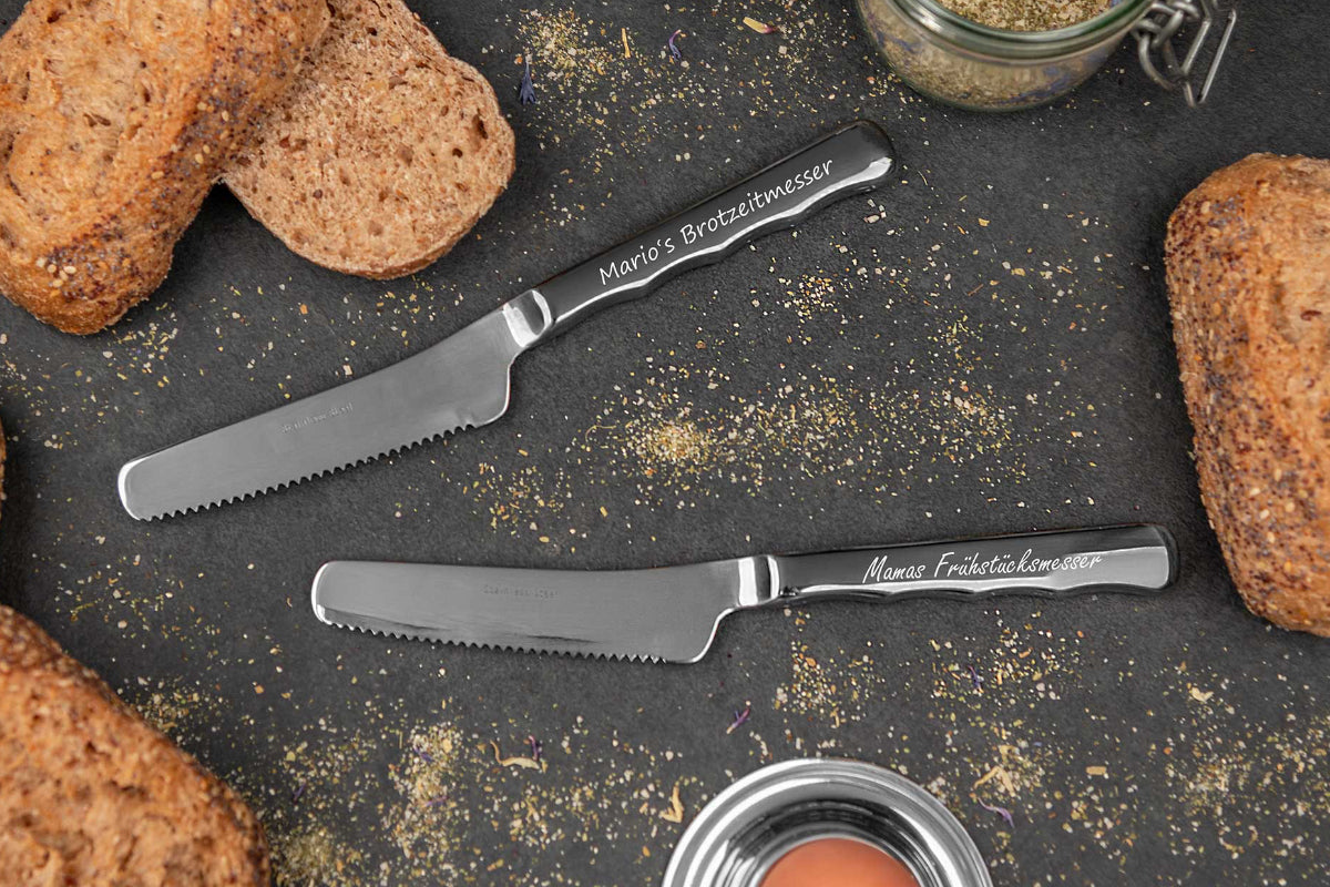 Frühstücksmesser personalisiert aus Edelstahl mit Wellenschliffklinge