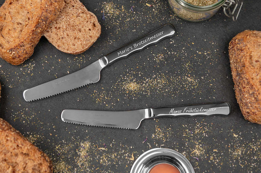 Frühstücksmesser personalisiert aus Edelstahl mit Wellenschliffklinge