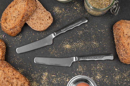 Frühstücksmesser personalisiert aus Edelstahl mit Wellenschliffklinge