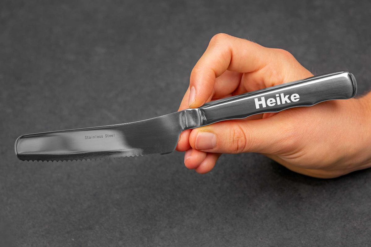 Frühstücksmesser personalisiert aus Edelstahl mit Wellenschliffklinge