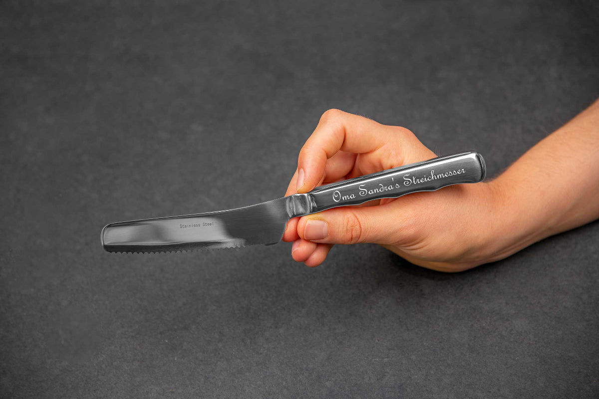 Frühstücksmesser personalisiert aus Edelstahl mit Wellenschliffklinge