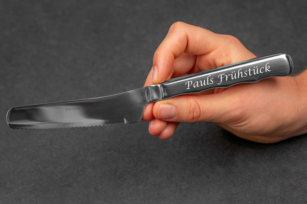 Frühstücksmesser personalisiert aus Edelstahl mit Wellenschliffklinge