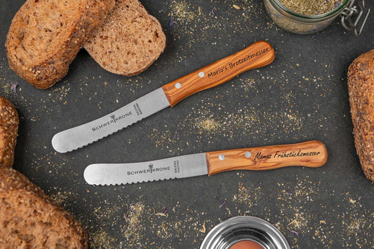 Frühstücksmesser personalisiert mit Gravur aus Olivenholz • Buckelsmesser