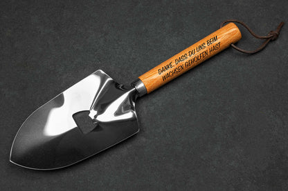 Gartenschaufel personalisiert mit Gravur und Flaschenöffner