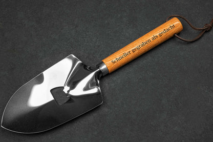 Gartenschaufel personalisiert mit Gravur und Flaschenöffner