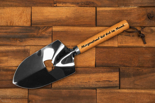Gartenschaufel personalisiert mit Gravur und Flaschenöffner