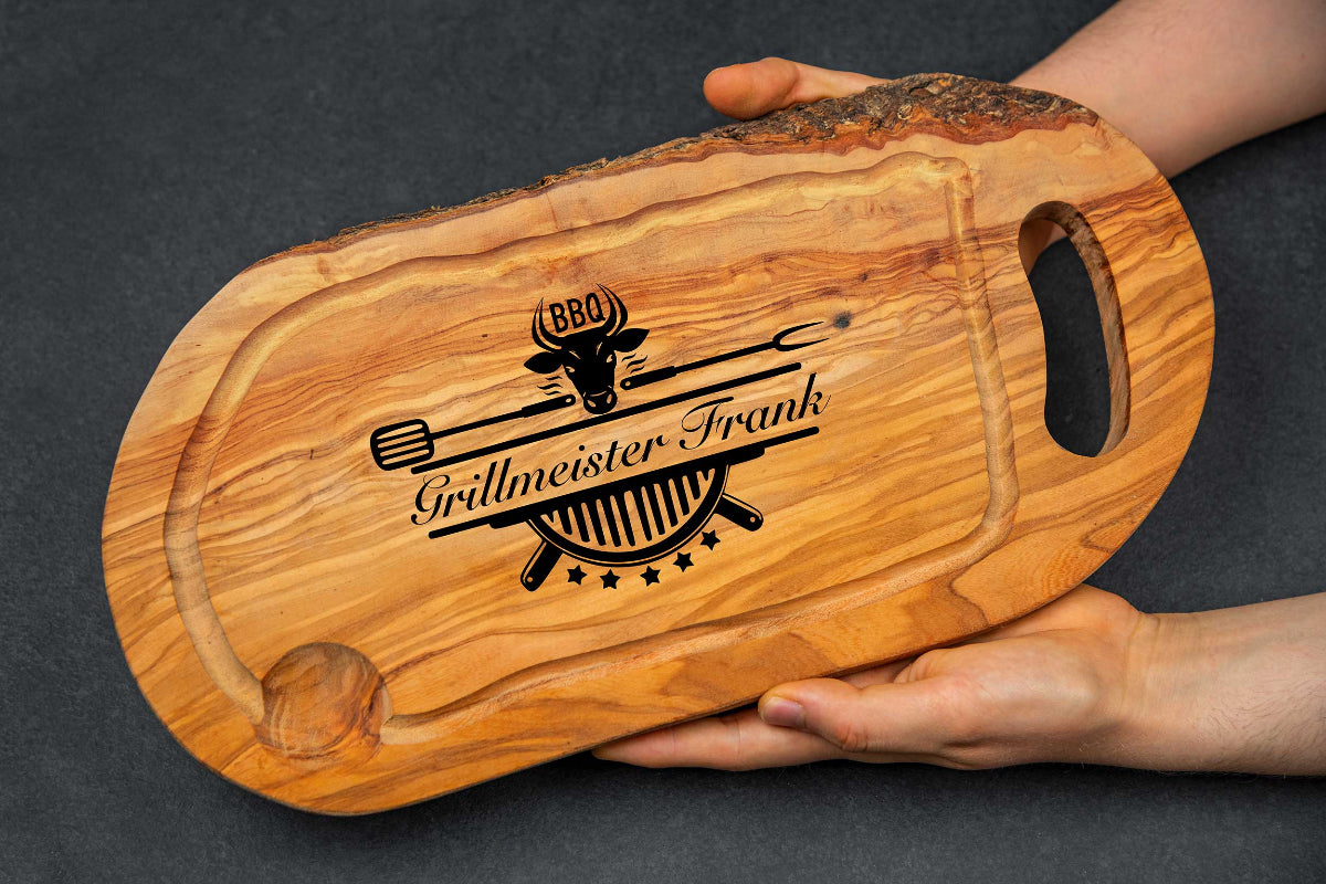 Grillbrett aus Olivenholz mit Gravur und Griff • Barbecue Brett • BBQ Brett
