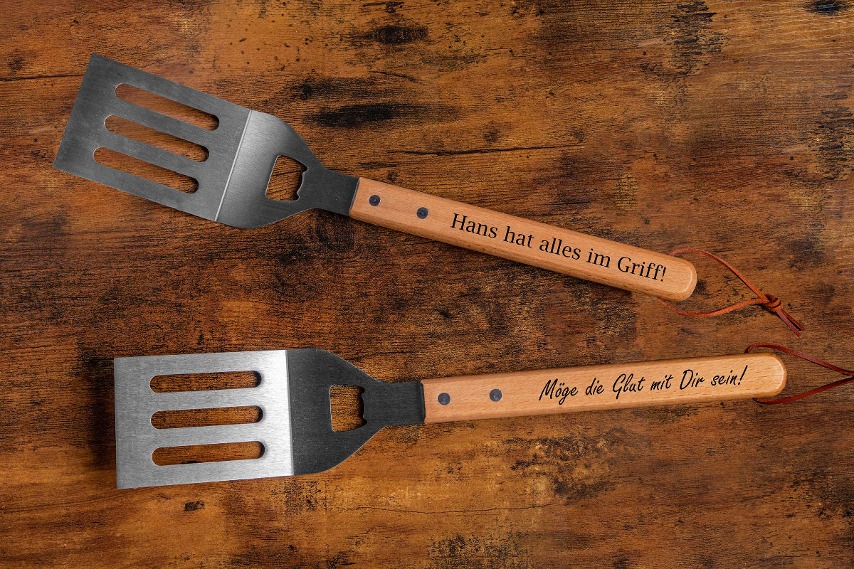 Personalisierter Grillwender mit Flaschenöffner aus Edelstahl • Grillspachtel