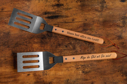 Personalisierter Grillwender mit Flaschenöffner aus Edelstahl • Grillspachtel