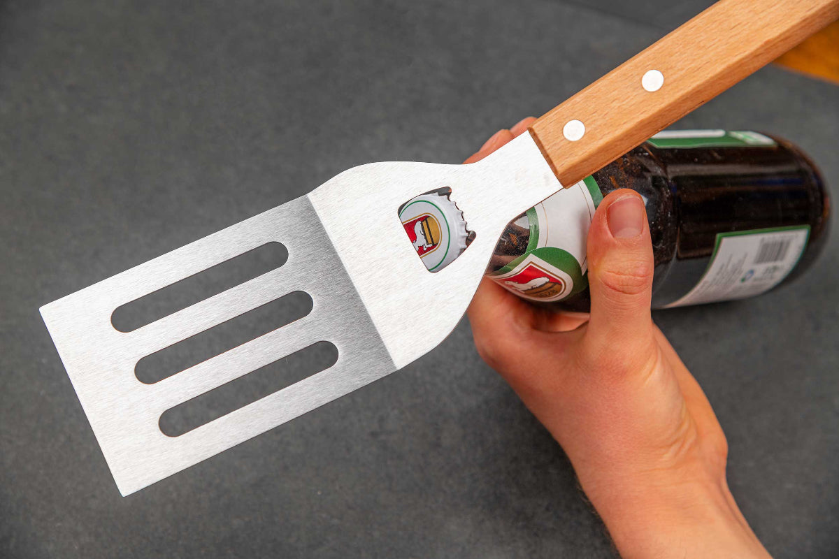 Personalisierter Grillwender mit Flaschenöffner aus Edelstahl • Grillspachtel