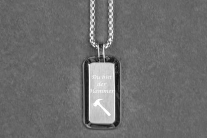 Halskette mit Gravur personalisiert in silber und schwarz