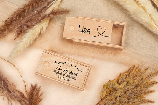 Kleine Holzschatulle mit Schiebedeckel personalisiert mit Deiner Wunschgravur