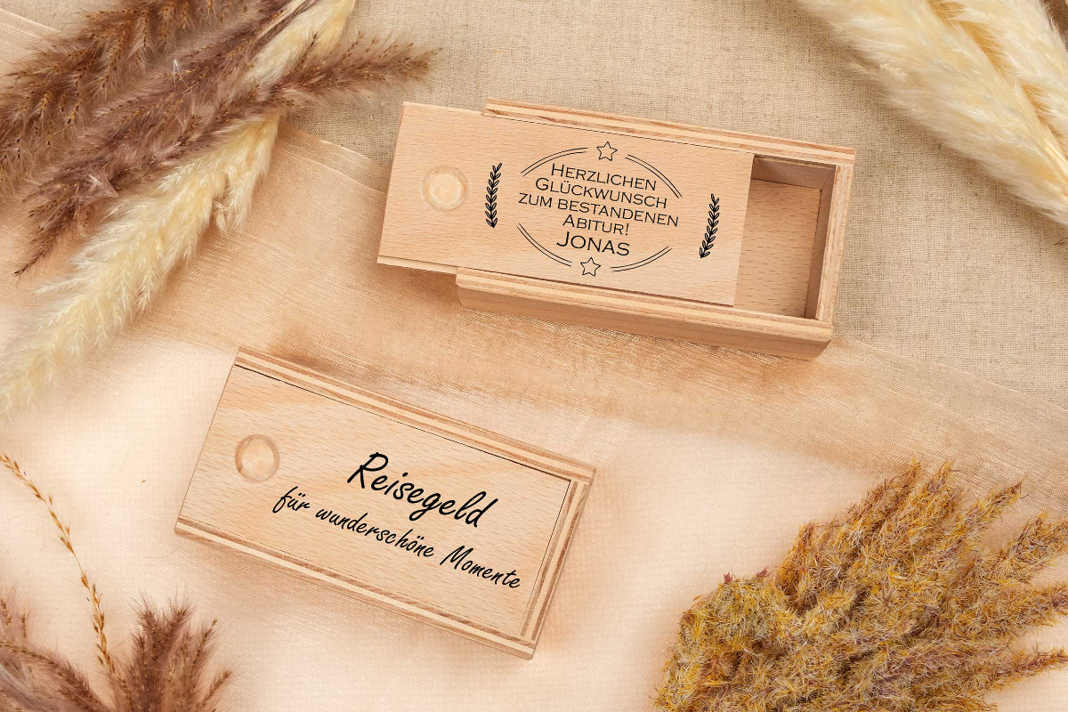 Kleine Holzschatulle mit Schiebedeckel personalisiert mit Deiner Wunschgravur