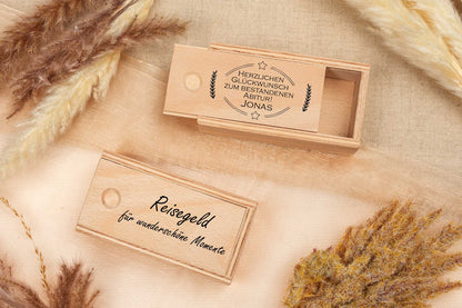 Kleine Holzschatulle mit Schiebedeckel personalisiert mit Deiner Wunschgravur