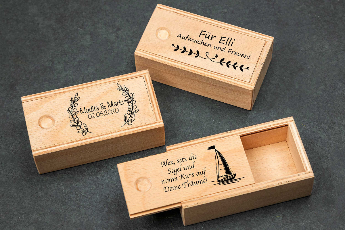 Kleine Holzschatulle mit Schiebedeckel personalisiert mit Deiner Wunschgravur