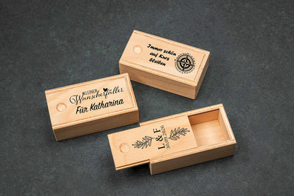 Kleine Holzschatulle mit Schiebedeckel personalisiert mit Deiner Wunschgravur