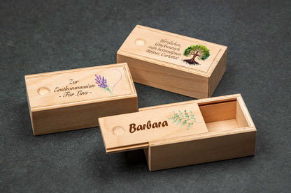 Kleine Holzschatulle mit Schiebedeckel personalisiert mit Deinem Wunschtext - bunt