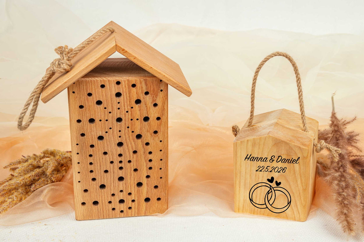 Insektenhotel personalisiert mit Gravur