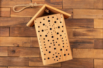 Insektenhotel personalisiert mit Gravur