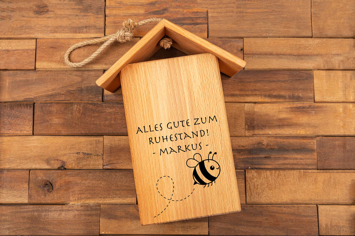 Insektenhotel personalisiert mit Gravur