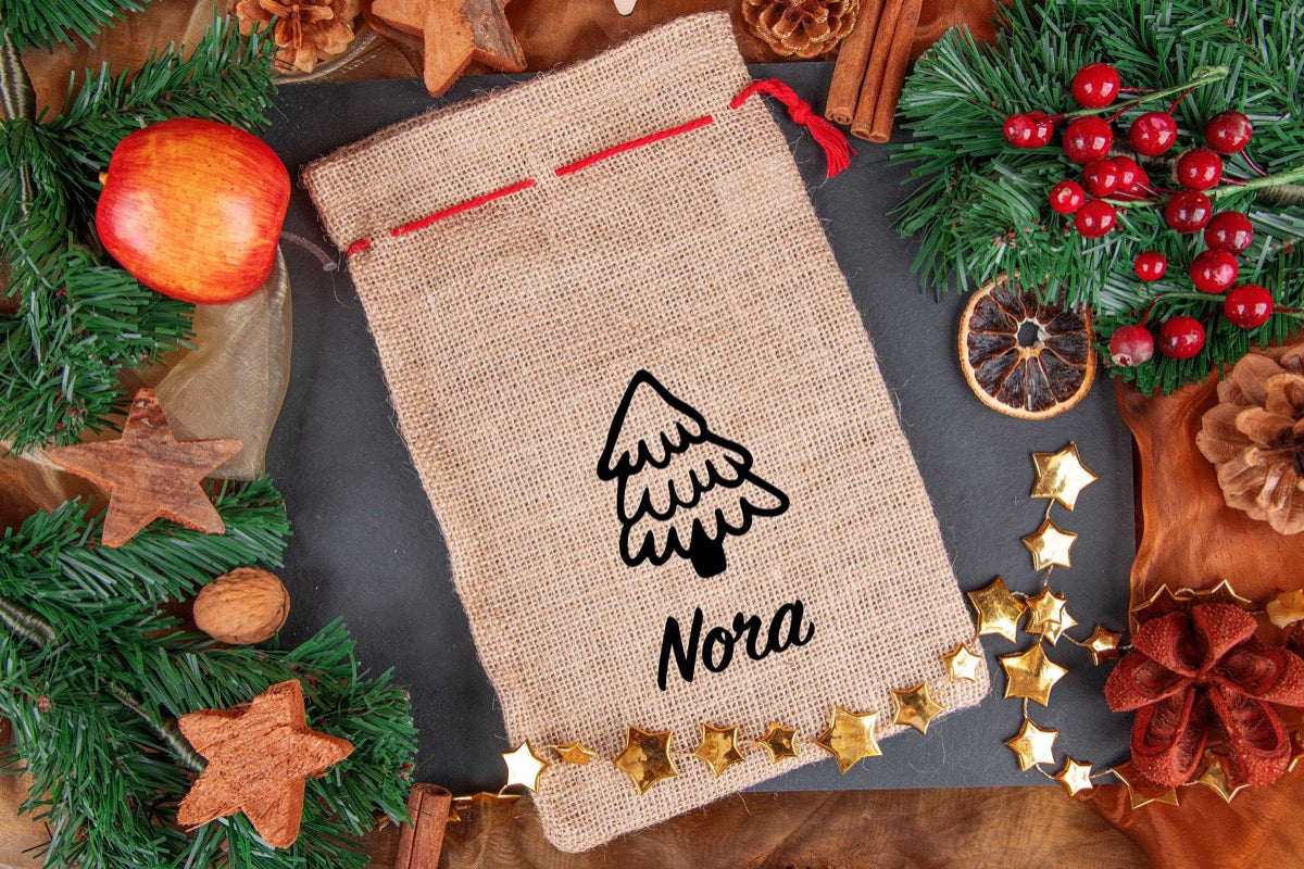 Personalisierter Weihnachtssack mit Namen aus Jute mit Tannenbaum