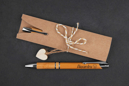 Personalisierter Kugelschreiber aus Bambus mit Gravur