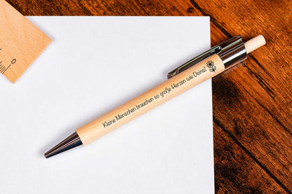 Holz-Kugelschreiber mit Namen personalisiert graviert aus Birkenholz