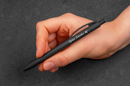 Schwarzer Metall-Kugelschreiber mit weicher Gummierung