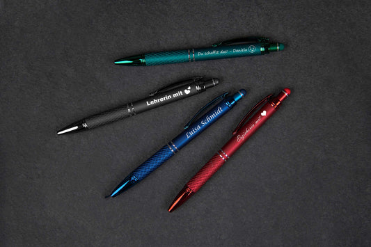 Metall-Kugelschreiber in vier Farben mit Soft Touch Oberfläche