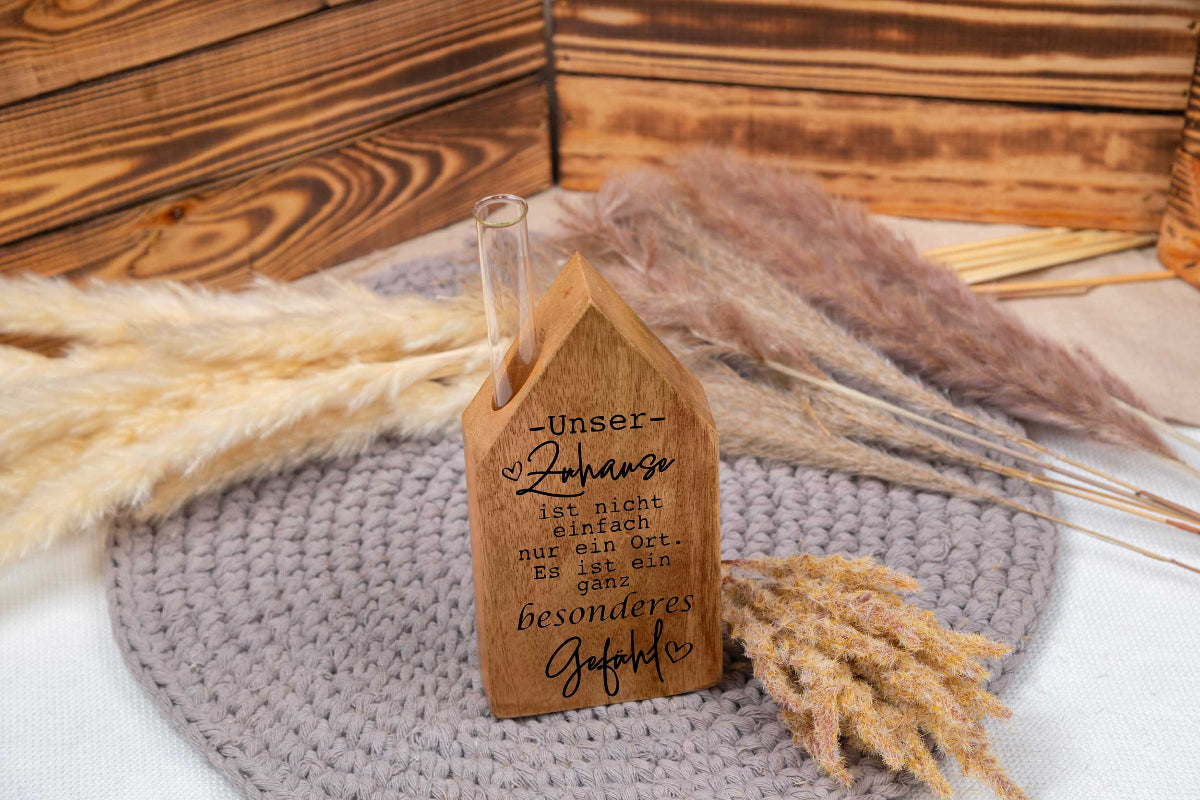 Hochzeitsgeschenk Haus mit Deiner Wunschgravur als Vase personalisiert - Einzugsgeschenk