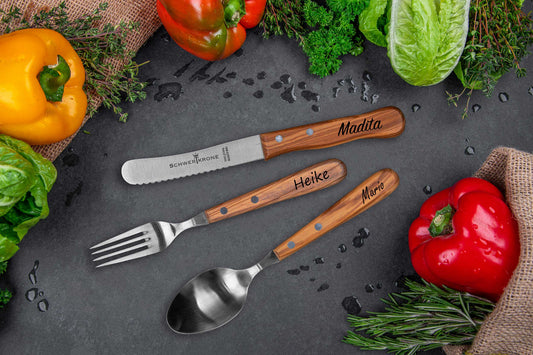 Messer Gabel Löffel personalisiert mit Gravur und Griff aus Olivenholz