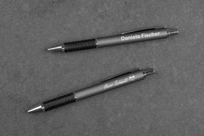 Personalisierter Metall-Kugelschreiber mit grauen Akzenten