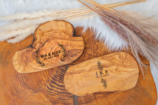 Olivenholz Frühstücksbrett mit Wunschgravur - Hochzeitsgeschenk personalisiert