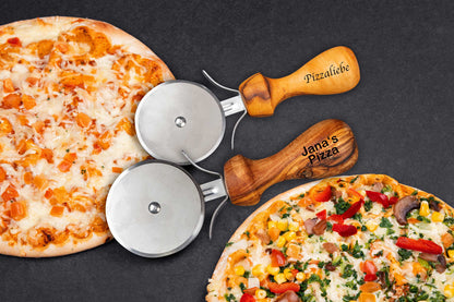 Olivenholz-Pizzaschneider personalisiert mit Gravur