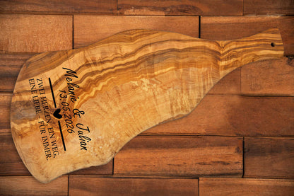 Olivenholz Brett mit Wunschgravur und Griff - Hochzeitsgeschenk