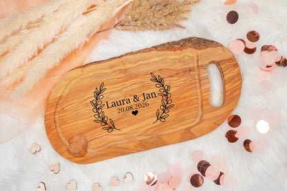 Schneidebrett aus Olivenholz mit vielen Motiven und Wunschgravur - Hochzeitsgeschenk