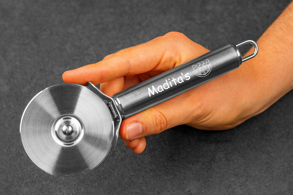 Premium Pizzaschneider personalisiert aus Edelstahl