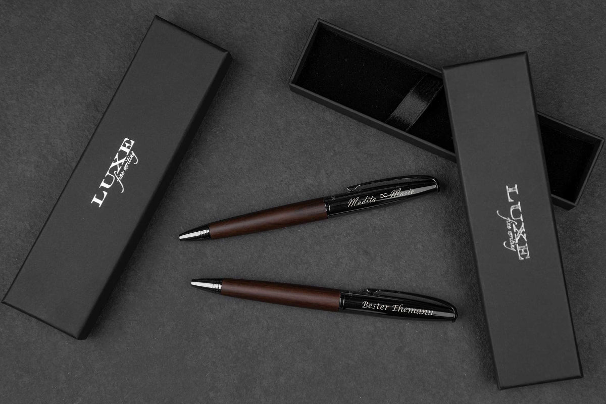 Personalisierter Premium Kugelschreiber mit edlem Holzgriff
