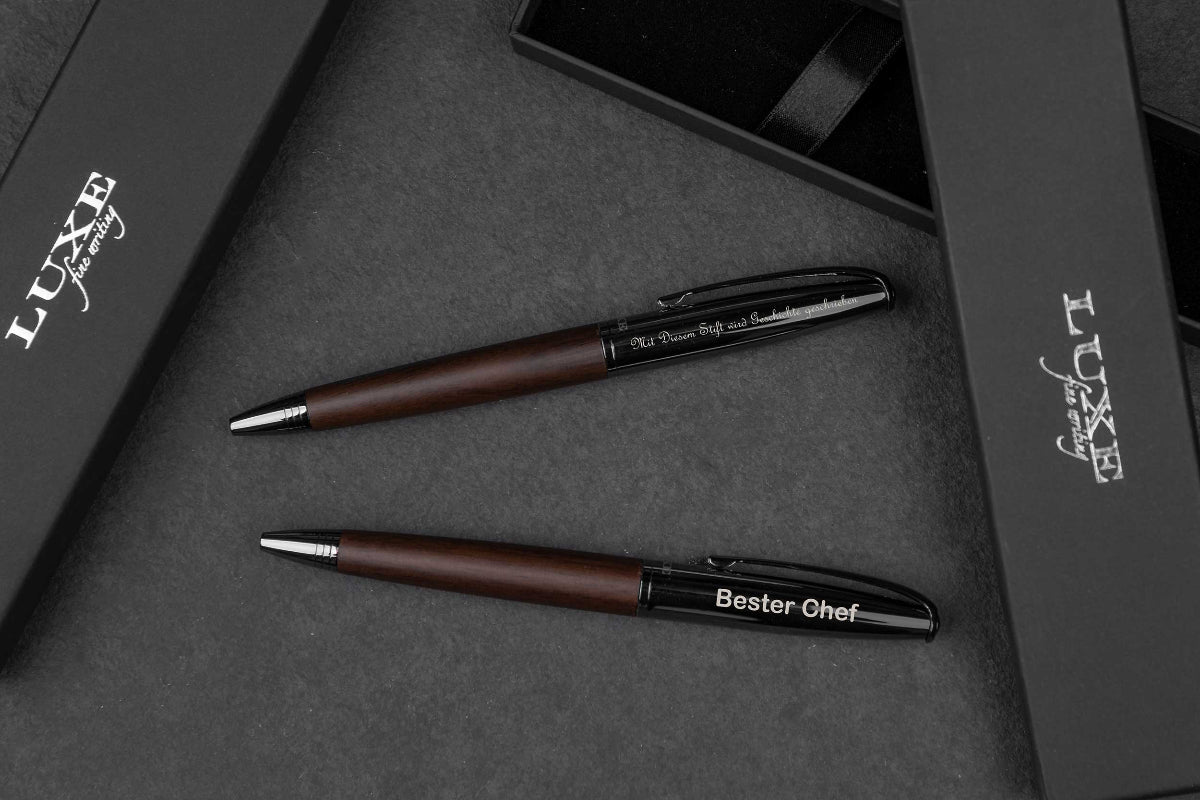 Personalisierter Premium Kugelschreiber mit edlem Holzgriff