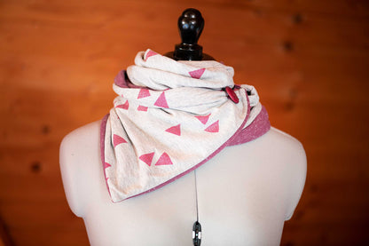 Schal in hellgrau mit rosafarbenen Dreiecken - Wickelschal handgemacht, selbstgenäht
