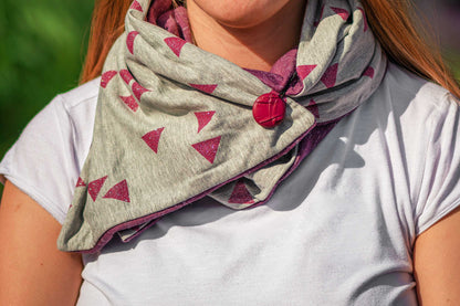 Schal in hellgrau mit rosafarbenen Dreiecken - Wickelschal handgemacht, selbstgenäht