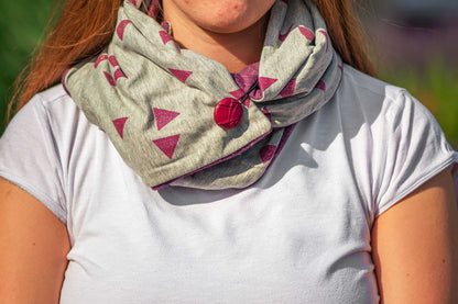 Schal in hellgrau mit rosafarbenen Dreiecken - Wickelschal handgemacht, selbstgenäht