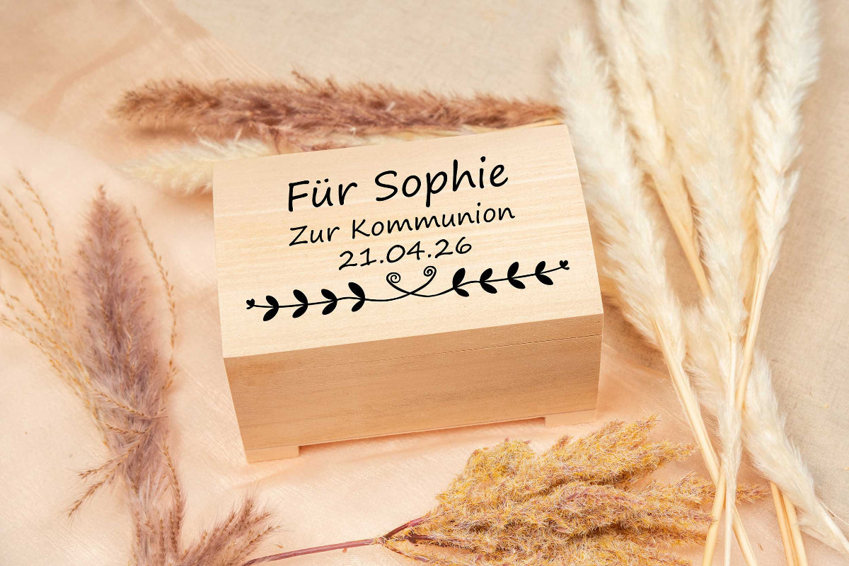 Personalisierte Schatzkiste mit Wunschgravur aus Fichtenholz • Holzkiste
