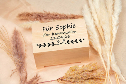 Personalisierte Schatzkiste mit Wunschgravur aus Fichtenholz • Holzkiste