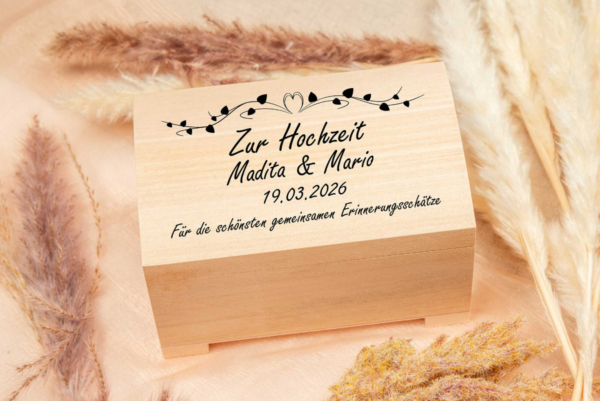Personalisierte Schatzkiste mit Wunschgravur aus Fichtenholz • Holzkiste