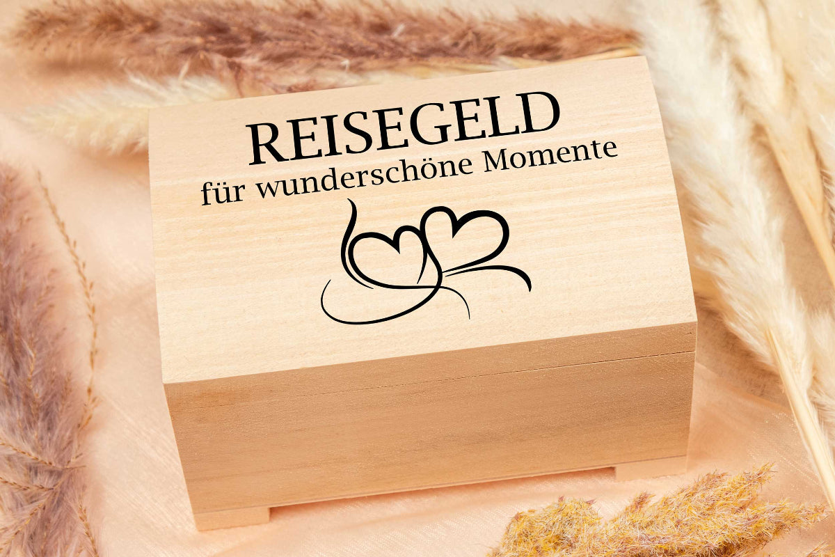 Personalisierte Schatzkiste mit Wunschgravur aus Fichtenholz • Holzkiste