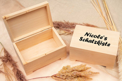 Personalisierte Schatzkiste mit Wunschgravur aus Fichtenholz • Holzkiste
