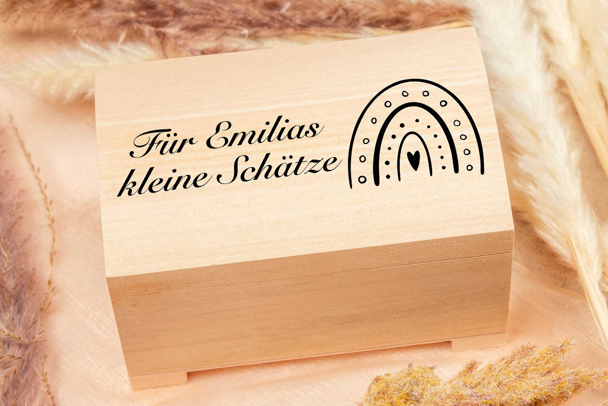 Personalisierte Schatzkiste mit Wunschgravur aus Fichtenholz für Kinder