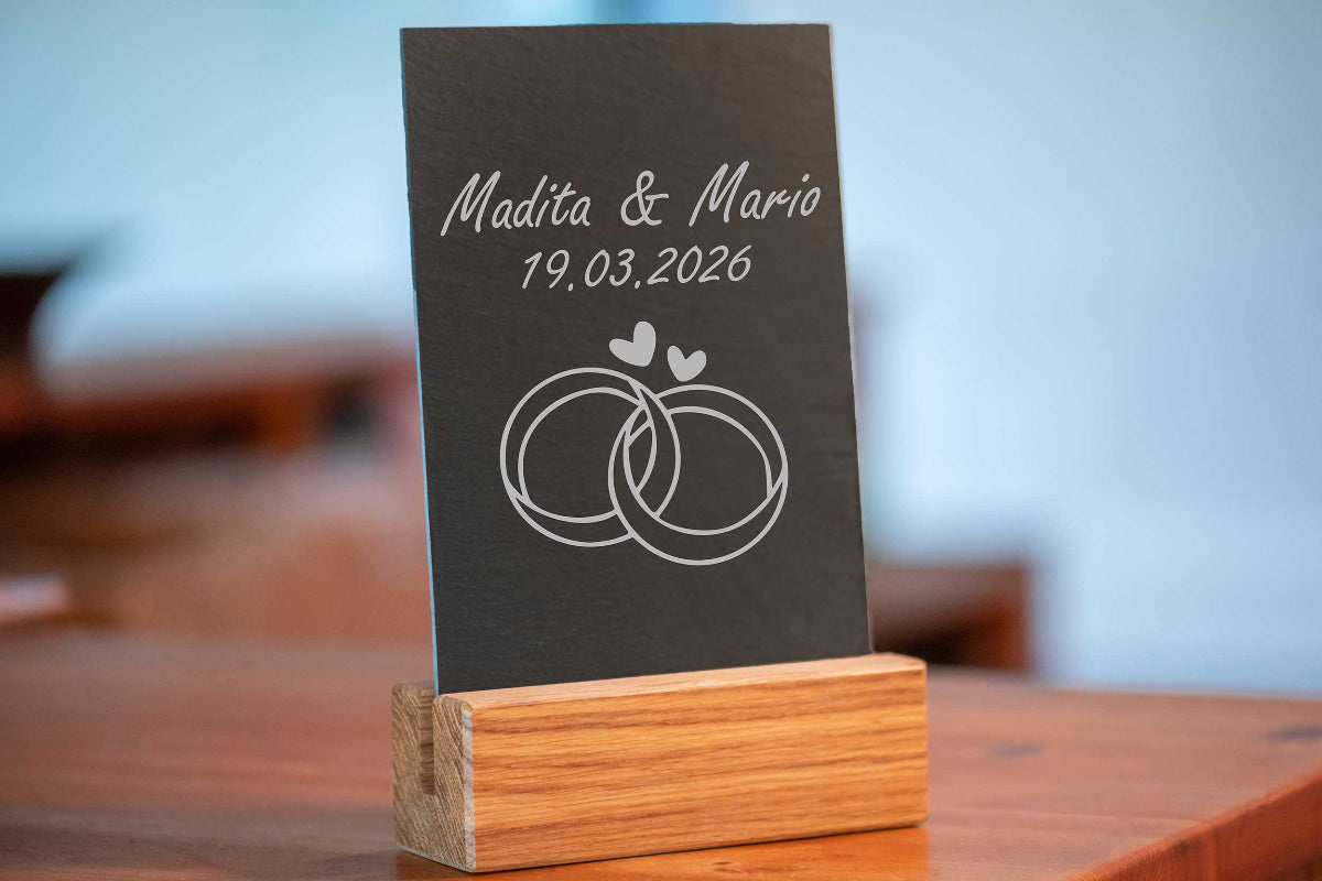 Schieferschild mit Holzsockel zur Hochzeit