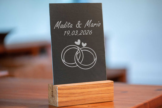 Schieferschild mit Holzsockel zur Hochzeit